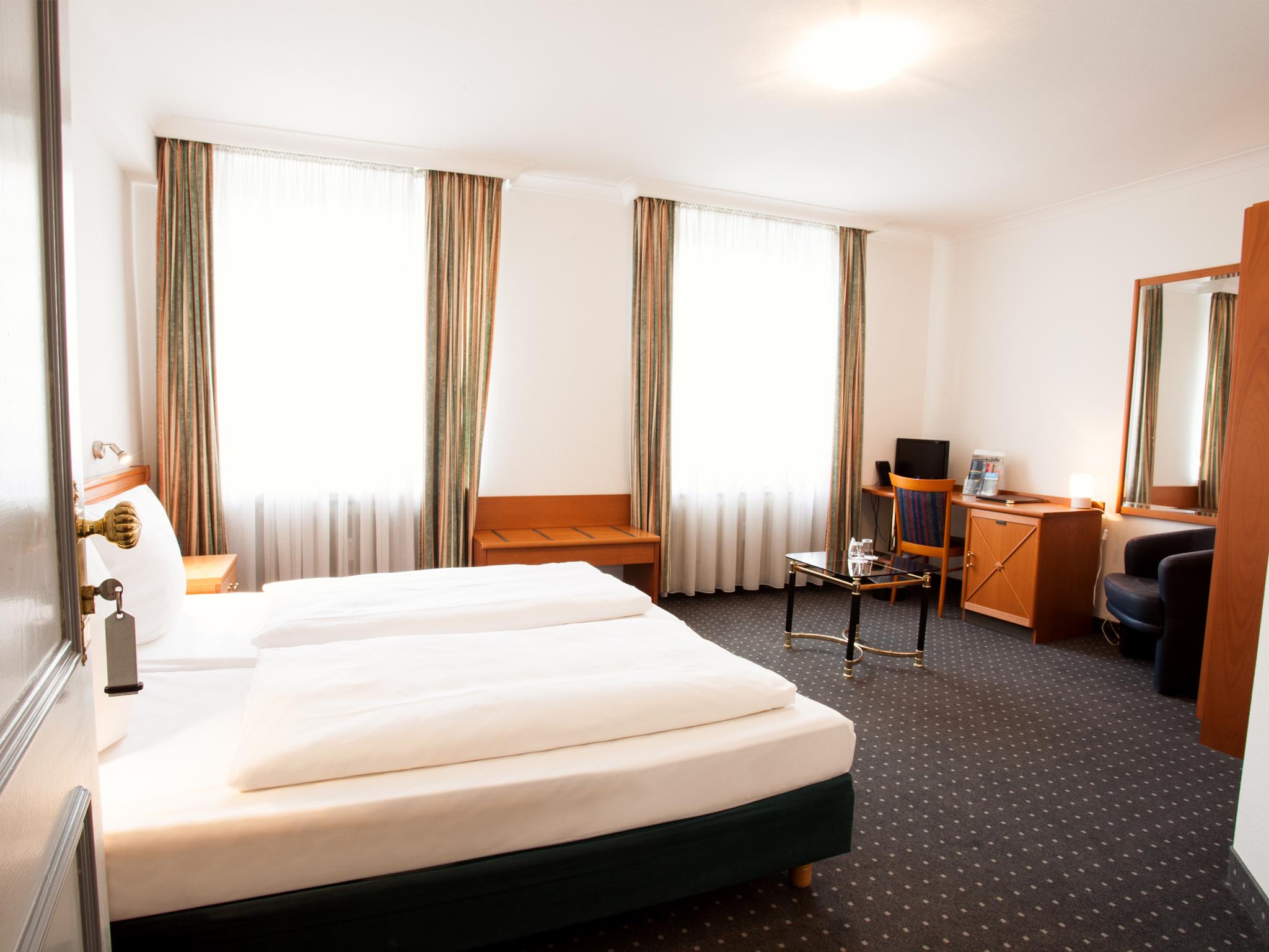 Ina Hotel Royal Keulen Buitenkant foto
