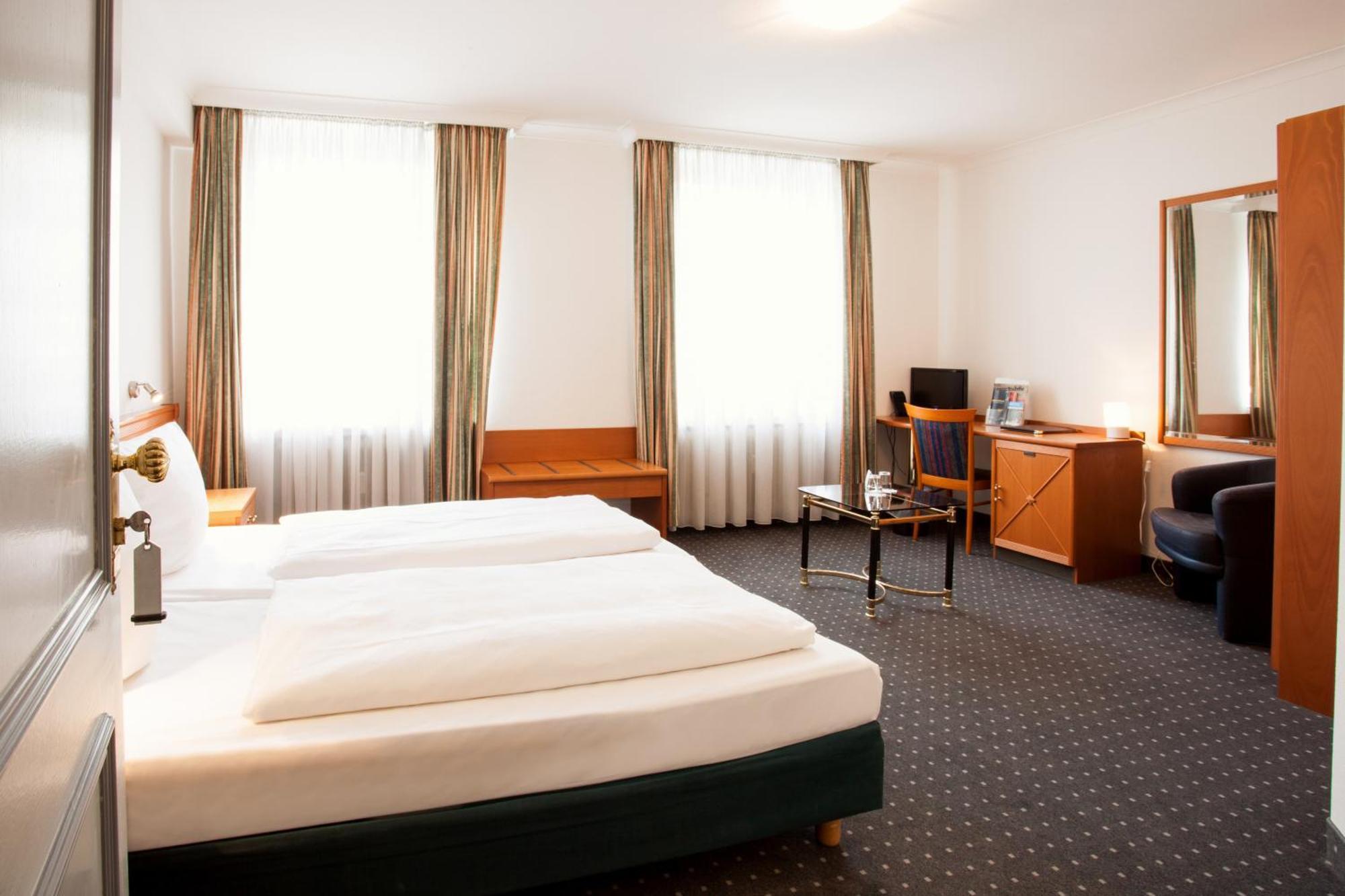 Ina Hotel Royal Keulen Buitenkant foto